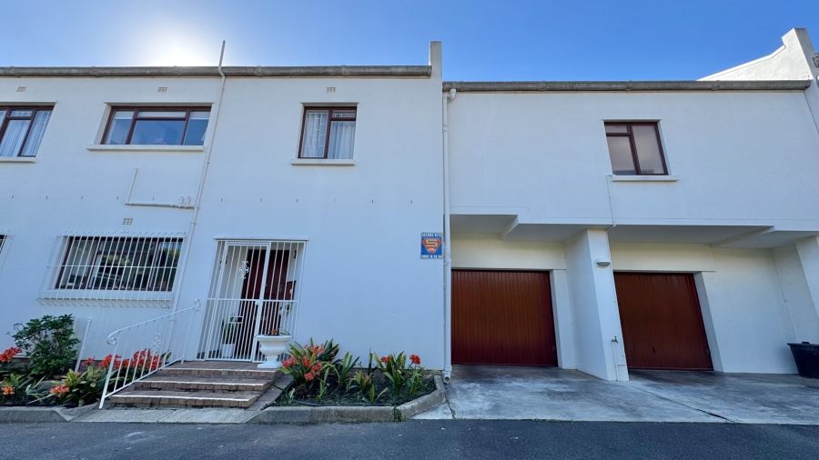 3 Bedroom Property for Sale in Roundhay Western Cape